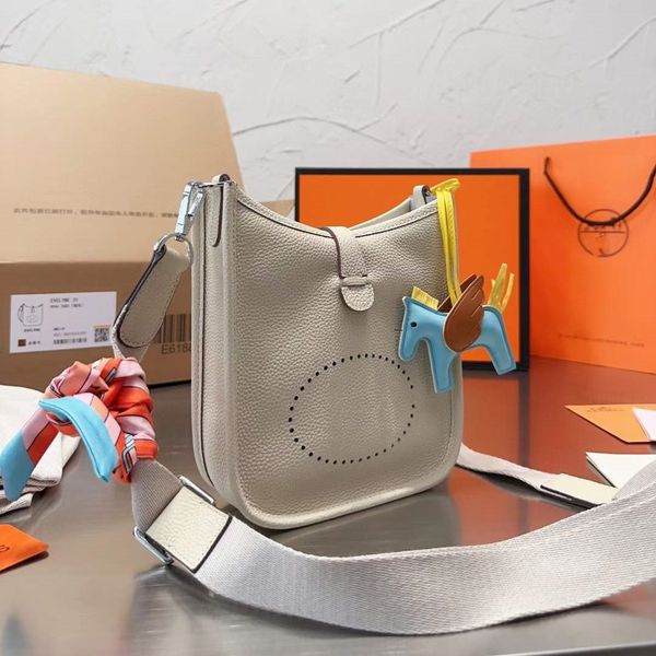 7a designer bag womens mini evelyne genuine cowhide leather lady totes bag crossbody bag shoulder bags purse tote bag messenger wallets hand
7a designer bag womens mini evelyne genuine cowhide leather lady totes bag crossbody bag shoulder bags purse tote bag messenger wallets hand