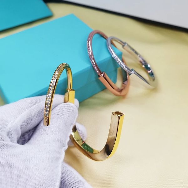u-shaped women's bracelet luxury designer v gold spring lock bracelet couple fashion tif jewelry party holiday packaging, White
u-shaped women's bracelet luxury designer v gold spring lock bracelet couple fashion tif jewelry party holiday packaging, White