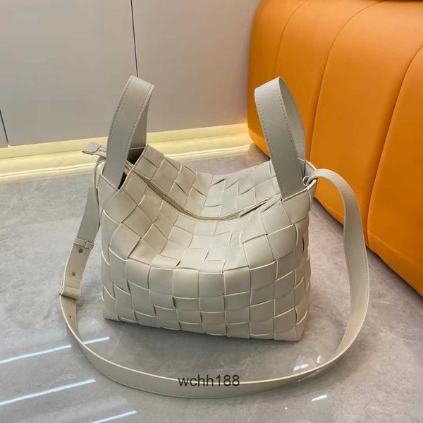 woven girl 2023 luxury capacity bottegas cassette tote evening basket light bags large designer handheld one bag shoulder crossbody women sl
woven girl 2023 luxury capacity bottegas cassette tote evening basket light bags large designer handheld one bag shoulder crossbody women sl