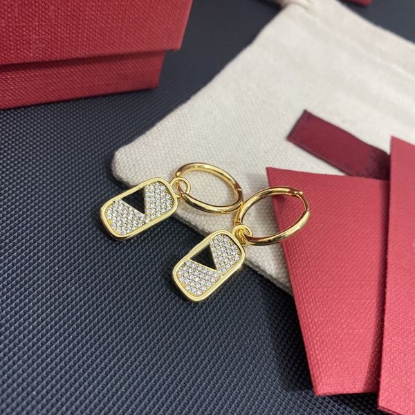 18k gold plated designers brand earrings designer letter ear stud women crystal pearl geometric earring for wedding party jewerlry accessori, Golden;silver
18k gold plated designers brand earrings designer letter ear stud women crystal pearl geometric earring for wedding party jewerlry accessori, Golden;silver