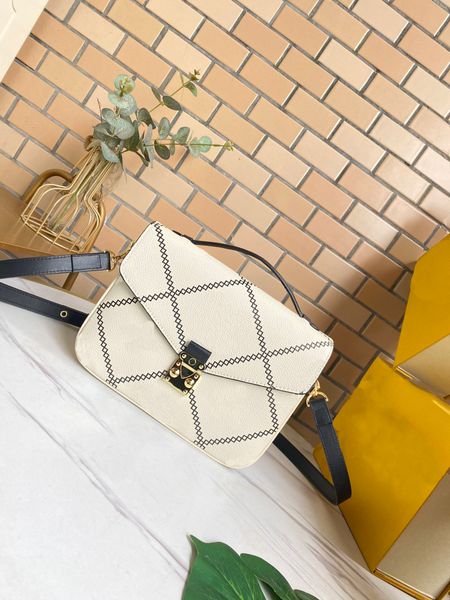 2023 designer leather women's shoulder bag fashion handbag handbag women's wallet luxury handbag gold and silver button45596
2023 designer leather women's shoulder bag fashion handbag handbag women's wallet luxury handbag gold and silver button45596
