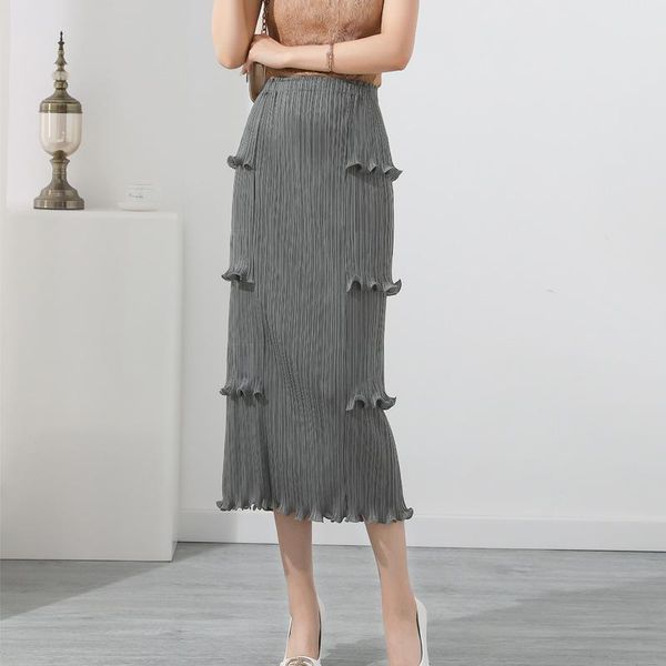 dresses miyake pleated fungus edge hip skirt women's 2022 summer new casual allmatch elastic plus size elastic waist midlength skirt, White;black 
dresses miyake pleated fungus edge hip skirt women's 2022 summer new casual allmatch elastic plus size elastic waist midlength skirt, White;black