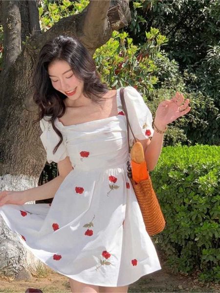 french vintage embroidered flower summer dress women's elegant puff short sleeve square neck a-line evening party dress robe, Black;gray
french vintage embroidered flower summer dress women's elegant puff short sleeve square neck a-line evening party dress robe, Black;gray