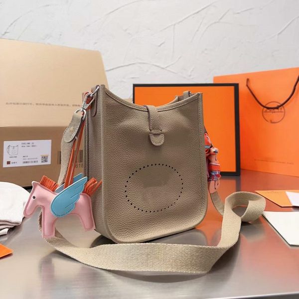 7a r bag womens mini evelyne genuine cowhide leather lady totes bag crossbody bag shoulder bags purse tote bag messenger wallet handbags wit
7a r bag womens mini evelyne genuine cowhide leather lady totes bag crossbody bag shoulder bags purse tote bag messenger wallet handbags wit