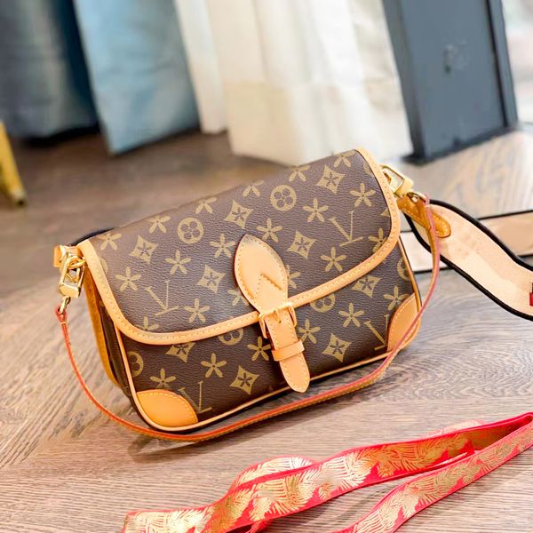 7a quality mens luxurys m45985 shoulder diane bag designer cowhide tote wallet handbag flip envelope bag m46386 womens fashion clutch crossb
7a quality mens luxurys m45985 shoulder diane bag designer cowhide tote wallet handbag flip envelope bag m46386 womens fashion clutch crossb