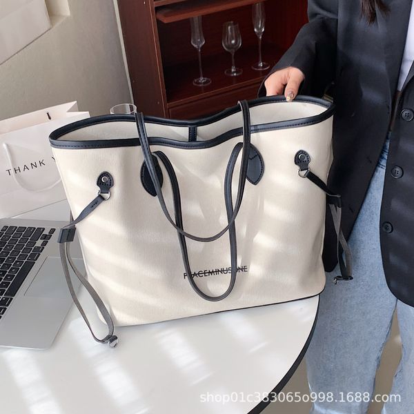 designers fashion duffel bags luxury men female travel bags leather handbags large capacity holdall carry on luggage overnight weekender bag
designers fashion duffel bags luxury men female travel bags leather handbags large capacity holdall carry on luggage overnight weekender bag