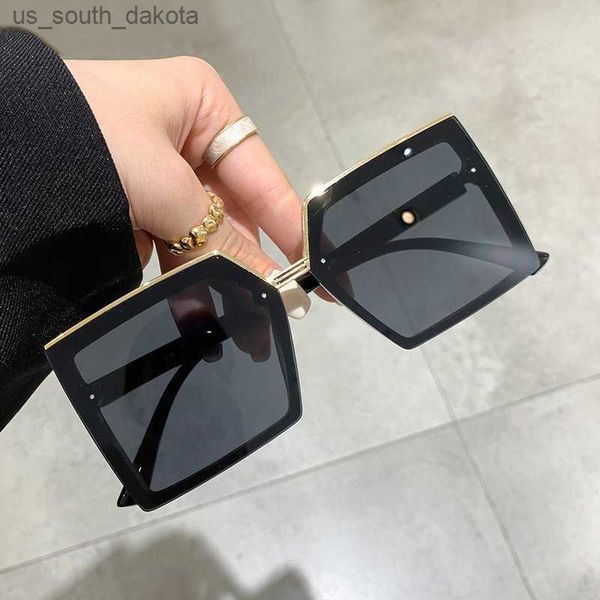 sunglasses 2022 new fashion big frame square sunglasses women brand designer vintage black sun glasses female show shades oculos de sol l230, White;black
sunglasses 2022 new fashion big frame square sunglasses women brand designer vintage black sun glasses female show shades oculos de sol l230, White;black
