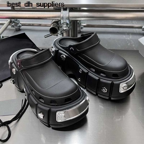 paris personalized design metal thick soled hole shoes women's new summer outside wearing sandals, Black
paris personalized design metal thick soled hole shoes women's new summer outside wearing sandals, Black