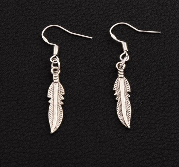 cute feather dangle chandelier earrings 925 silver fish hook 40pairslot e564 421x54mm2978988
cute feather dangle chandelier earrings 925 silver fish hook 40pairslot e564 421x54mm2978988