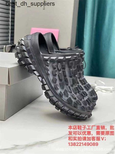 2023 summer new paris slippers walk show non slip tire wrapped half black sandals beach casual men's shoes
2023 summer new paris slippers walk show non slip tire wrapped half black sandals beach casual men's shoes