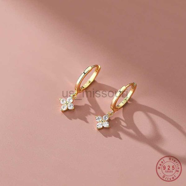 stud 925 sterling silver floral sweet earrings temperament simple inlaid zircon for women wedding jewelry accessories j230529, Golden;silver
stud 925 sterling silver floral sweet earrings temperament simple inlaid zircon for women wedding jewelry accessories j230529, Golden;silver
