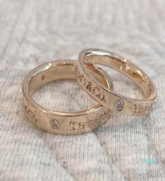 2021 luxurys designers couple ring with clear lettering fine workmanship full personality engagement jewelry box gold and silv1667295, Silver
2021 luxurys designers couple ring with clear lettering fine workmanship full personality engagement jewelry box gold and silv1667295, Silver
