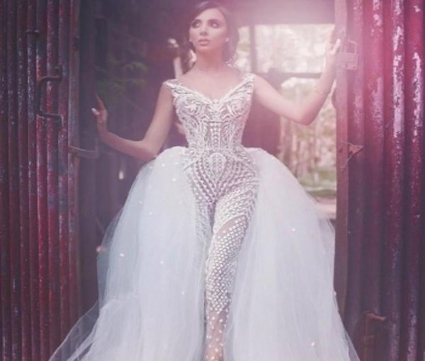 2018 jumpsuit evening dresses with big detachable tulle overskirt v neckline sleeveless floor length sheer sequins party prom3674868, Black;red
2018 jumpsuit evening dresses with big detachable tulle overskirt v neckline sleeveless floor length sheer sequins party prom3674868, Black;red