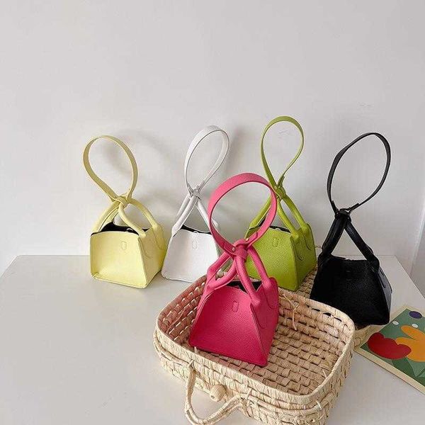 childrens bags candy color mini wings style bag western girls vegetable basket chain messenger shape coin purse, Red;black
childrens bags candy color mini wings style bag western girls vegetable basket chain messenger shape coin purse, Red;black