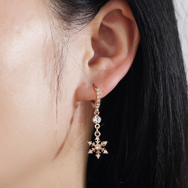 new snowflake inlaid zircon earrings for women's personalized high-end and fashionable earrings, Silver
new snowflake inlaid zircon earrings for women's personalized high-end and fashionable earrings, Silver