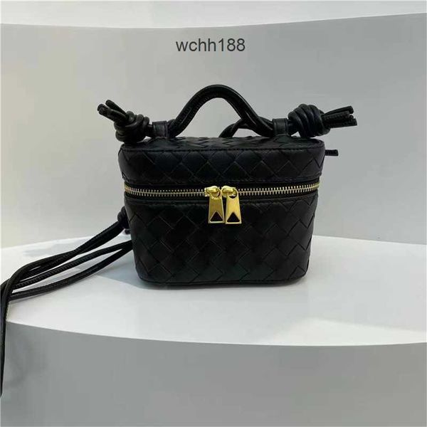 designer summer simple 2023 bag girl intrecciato makeup cowhide bottegas woven box versatile evening shoulder crossbody handheld bags women
designer summer simple 2023 bag girl intrecciato makeup cowhide bottegas woven box versatile evening shoulder crossbody handheld bags women
