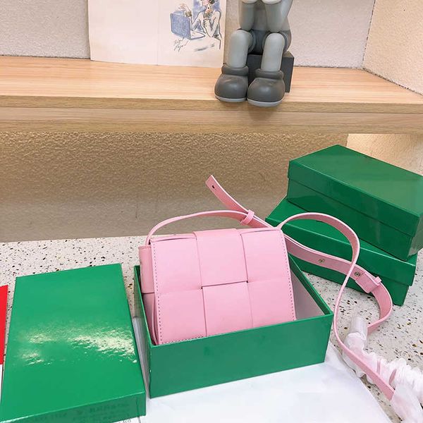 woven bag women botteg crossbody bags designer bag handbag classic leather messenger pink purse mens shoulder bags 230531
woven bag women botteg crossbody bags designer bag handbag classic leather messenger pink purse mens shoulder bags 230531