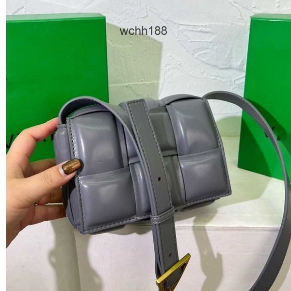 girl mini crossbody bottegas evening 2023 cassette colors woven tofu designer leather versatile one shoulder bag pillow bags women 428j
girl mini crossbody bottegas evening 2023 cassette colors woven tofu designer leather versatile one shoulder bag pillow bags women 428j