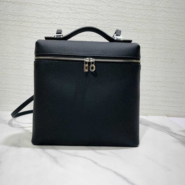 bag loro piana loro pina extra pocket 23 minimalist and high-end feel carrying daily commuting women's bag on both shoulders
bag loro piana loro pina extra pocket 23 minimalist and high-end feel carrying daily commuting women's bag on both shoulders