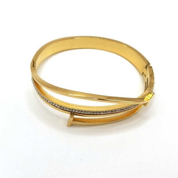 high version t-shaped bracelet letter inlaid diamond gold women fashion hidden buckle light luxury tiffay irregular top, Black
high version t-shaped bracelet letter inlaid diamond gold women fashion hidden buckle light luxury tiffay irregular top, Black