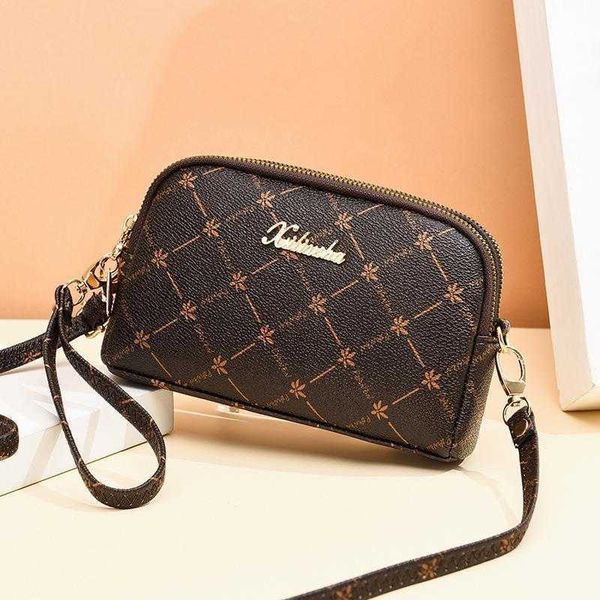 mother bag middle aged mobile phone coin purse fashionable retro small clutch korean style shoulder messenger, Red;black
mother bag middle aged mobile phone coin purse fashionable retro small clutch korean style shoulder messenger, Red;black