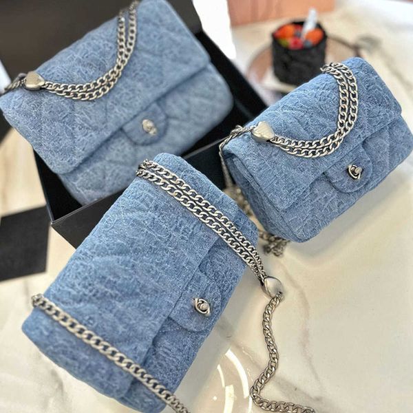 chaaa 2023 nnel mini flap handbag bag rose blue denim canvas love heart adjustment silver chain strap shoulder back designer women luxury ba
chaaa 2023 nnel mini flap handbag bag rose blue denim canvas love heart adjustment silver chain strap shoulder back designer women luxury ba