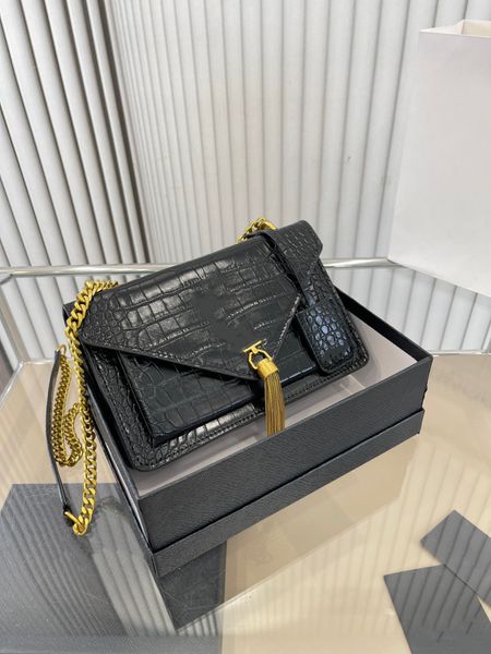 spring and summer new alligator leather women's bag lychee pattern patent leather shoulder bag designer style double layer chain women&
spring and summer new alligator leather women's bag lychee pattern patent leather shoulder bag designer style double layer chain women&