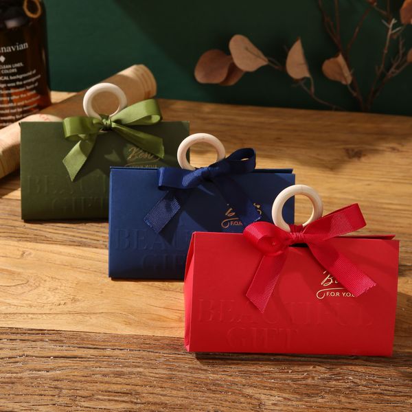 european style simple kraft paper triangle handheld gift wedding candy box wedding high end wedding creative handheld gift box
european style simple kraft paper triangle handheld gift wedding candy box wedding high end wedding creative handheld gift box