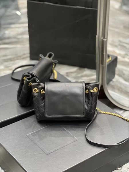 fashion show designer mini nolita bag lambskin soft luxury woman handbag lattice metal letters paired with gold chains and leather straps en
fashion show designer mini nolita bag lambskin soft luxury woman handbag lattice metal letters paired with gold chains and leather straps en
