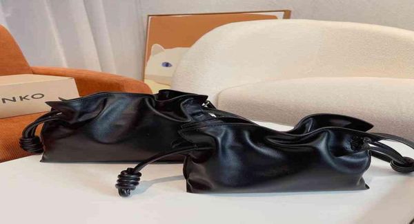 the new stylish one shoulder draw rope mini soft leather bucket bag for girls flamenco knot simple diagonal package female handbag7225689
the new stylish one shoulder draw rope mini soft leather bucket bag for girls flamenco knot simple diagonal package female handbag7225689