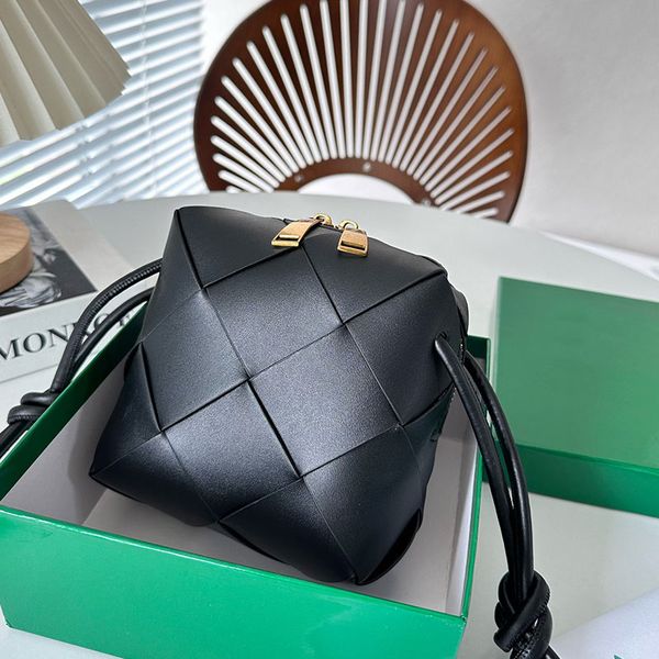square crossbody bag weave shoulder bags genuine leather zipper closure golden hardware plain designer handbags purse classic wallets
square crossbody bag weave shoulder bags genuine leather zipper closure golden hardware plain designer handbags purse classic wallets
