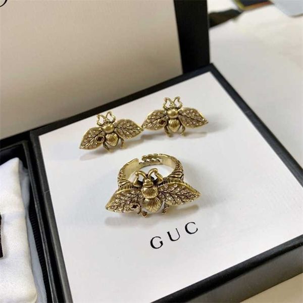 2023 new designer jewelry bracelet necklace ring classic little bee simple temperament diamond inlaid ins advanced insect earrings old style, Golden
2023 new designer jewelry bracelet necklace ring classic little bee simple temperament diamond inlaid ins advanced insect earrings old style, Golden