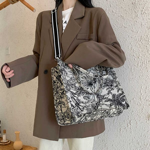 lady casual simple embroidery canvas shoulder handbag designer women large shopping capacity totes handle bag pouch clutch 
lady casual simple embroidery canvas shoulder handbag designer women large shopping capacity totes handle bag pouch clutch