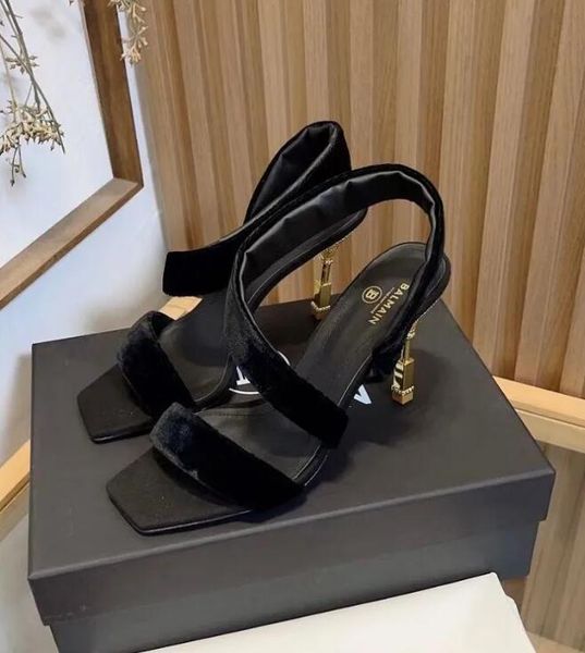luxury 23s/s brand suede moneta sandals shoes gold sculpted heel black velvet strapy party wedding walking eu35-40
luxury 23s/s brand suede moneta sandals shoes gold sculpted heel black velvet strapy party wedding walking eu35-40