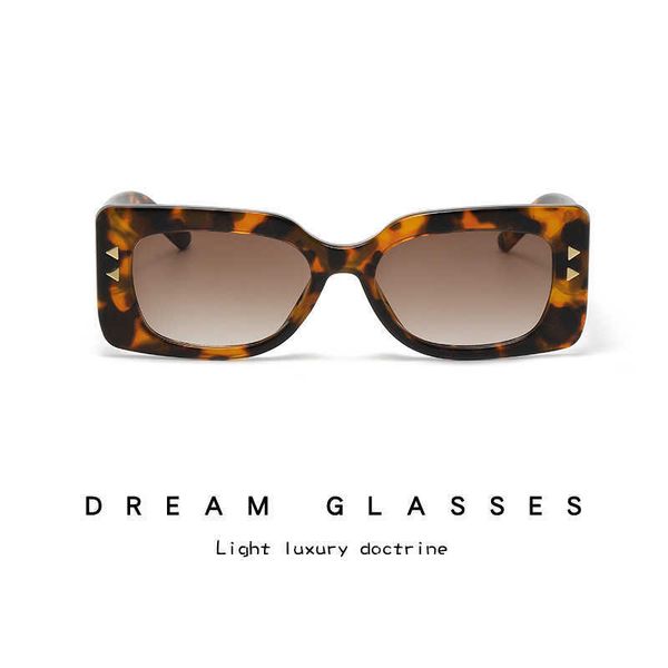 fashionable pc anti ultraviolet plain net red square sunglasses tortoise tea frame, White;black
fashionable pc anti ultraviolet plain net red square sunglasses tortoise tea frame, White;black
