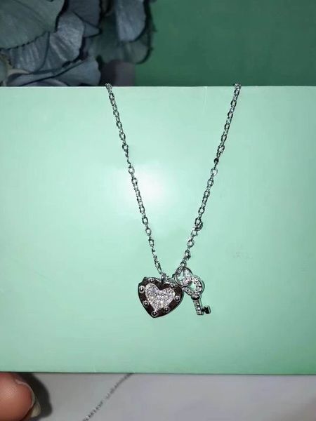 2023 lovely cute pendant necklaces long silver thin stainless steel chain diamond crystal heart key designer women necklace with blue dust b
2023 lovely cute pendant necklaces long silver thin stainless steel chain diamond crystal heart key designer women necklace with blue dust b