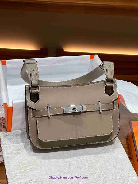 8a quality original hemrres j ypsiere tote bag for sale 2023 new gypsy mini bag womens headcoat cowhide single shoulder crossbody silver buc
8a quality original hemrres j ypsiere tote bag for sale 2023 new gypsy mini bag womens headcoat cowhide single shoulder crossbody silver buc