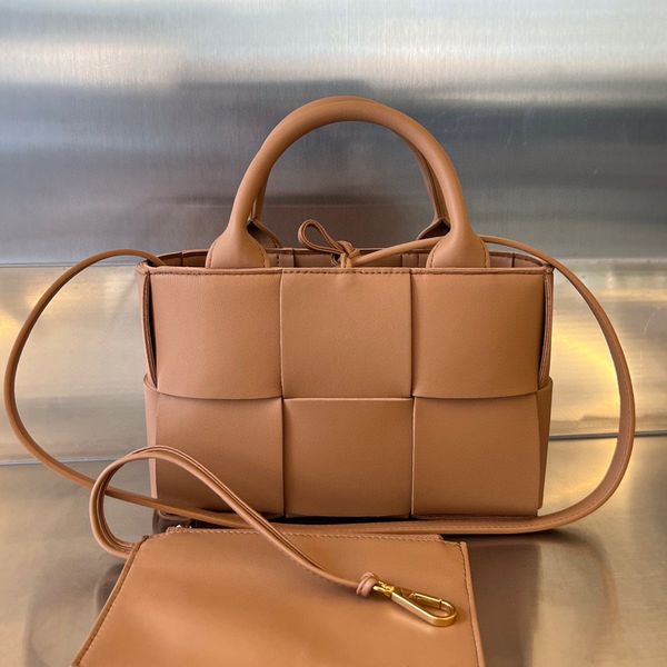 2023 new women's crossbody bag 729029 high-end custom handbag sheepskin one shoulder bag small cute design style daily commuting leisur
2023 new women's crossbody bag 729029 high-end custom handbag sheepskin one shoulder bag small cute design style daily commuting leisur