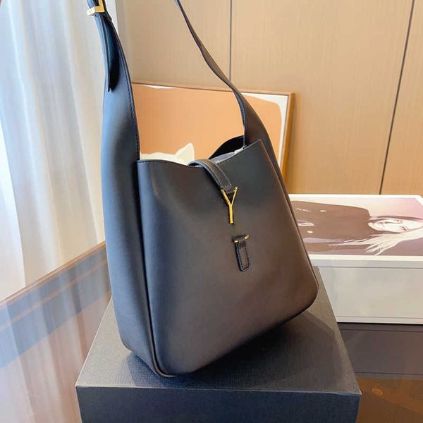 hobo bag luxury crossbody bags for women designer bucket underarm purse fashion vintage white black handbag shoulder bags wallet 230531
hobo bag luxury crossbody bags for women designer bucket underarm purse fashion vintage white black handbag shoulder bags wallet 230531