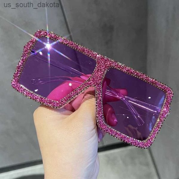 2022 candy sunglasses women square fashion oversized sun glasses with bling rhinestones femme vintage zonnebril dames l230523, White;black
2022 candy sunglasses women square fashion oversized sun glasses with bling rhinestones femme vintage zonnebril dames l230523, White;black