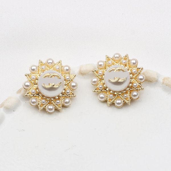 mixed luxury designer brand letters stud earring famous women double letter sweet style pearl studs earrings wedding party jewerlry high qua, Golden;silver
mixed luxury designer brand letters stud earring famous women double letter sweet style pearl studs earrings wedding party jewerlry high qua, Golden;silver