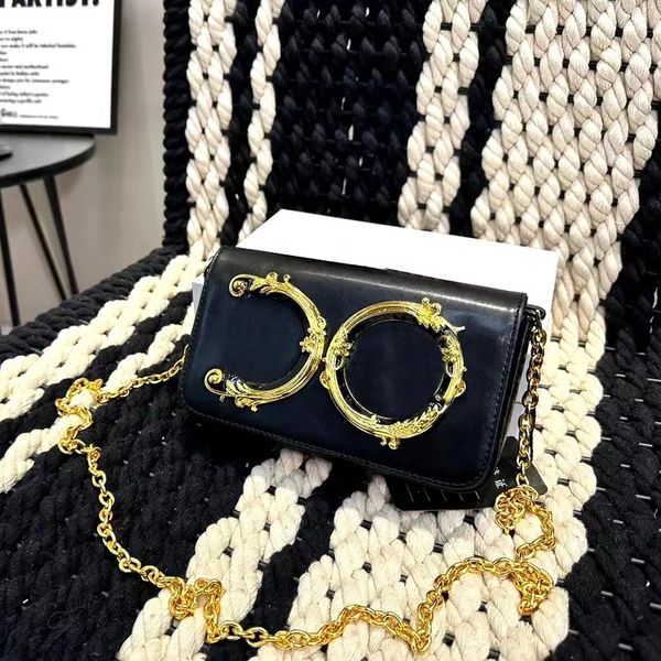 2023 new cowhide shoulder cross body flap chain envelope bags womens mens hand bag engrave logo designer tote clutch travel purse fashion ba
2023 new cowhide shoulder cross body flap chain envelope bags womens mens hand bag engrave logo designer tote clutch travel purse fashion ba