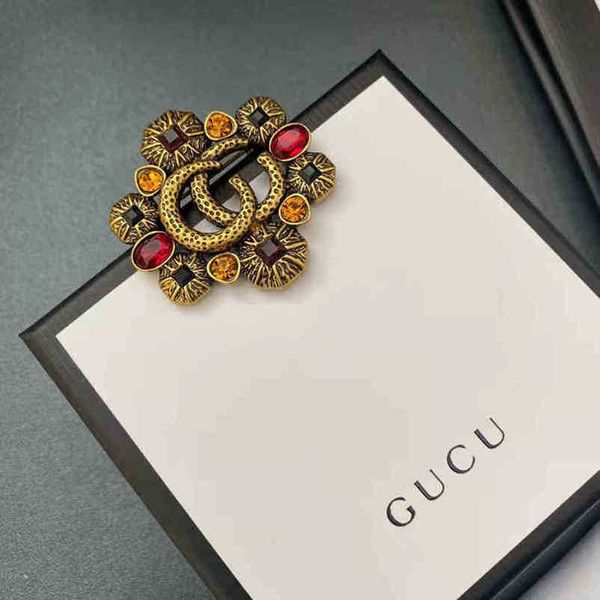 2023 new designer jewelry bracelet necklace ring old brass color diamond classic versatile medieval brooch, Gray
2023 new designer jewelry bracelet necklace ring old brass color diamond classic versatile medieval brooch, Gray