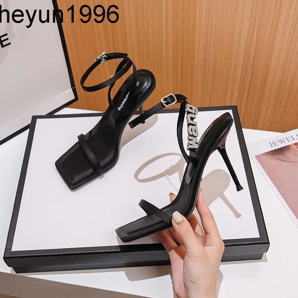 2023 summer new one line striped king sandals women's open toe rhinestone letter black silk high heels
2023 summer new one line striped king sandals women's open toe rhinestone letter black silk high heels