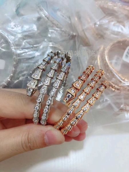 designer luxury belgary brand 2023 new full diamond high end three ring shaped with opening v rose gold snake bone bracelet simple style, Black
designer luxury belgary brand 2023 new full diamond high end three ring shaped with opening v rose gold snake bone bracelet simple style, Black