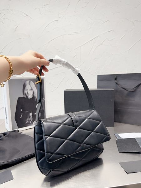 lambskin classic exquisite and elegant underarm bag design model ringer pattern hand carry leather women's bag
lambskin classic exquisite and elegant underarm bag design model ringer pattern hand carry leather women's bag