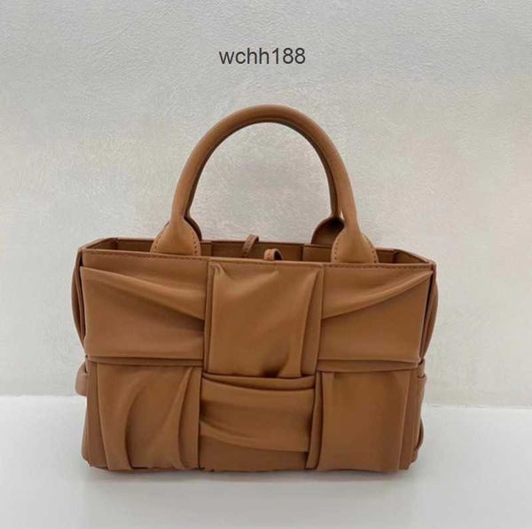 bags designer bag bottegas 2023 evening girl arco totes leather pleated woven women's tote versatile handheld one shoulder crossbody
bags designer bag bottegas 2023 evening girl arco totes leather pleated woven women's tote versatile handheld one shoulder crossbody