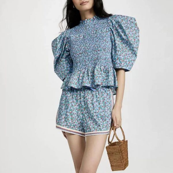 2023 two pieces set dress bubble sleeved ruffled small floral with contrasting edge shorts set, White
2023 two pieces set dress bubble sleeved ruffled small floral with contrasting edge shorts set, White