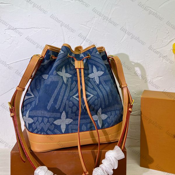 2023 designer luxury bag large capacity women shoulder bag luxury crossbody bag fashion messenger purse classic denim handbag
2023 designer luxury bag large capacity women shoulder bag luxury crossbody bag fashion messenger purse classic denim handbag