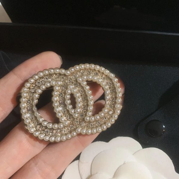 designer brooch of women luxury designer pearl rhinestone letter brooch suitable for suits fashion simple with box, Gray
designer brooch of women luxury designer pearl rhinestone letter brooch suitable for suits fashion simple with box, Gray